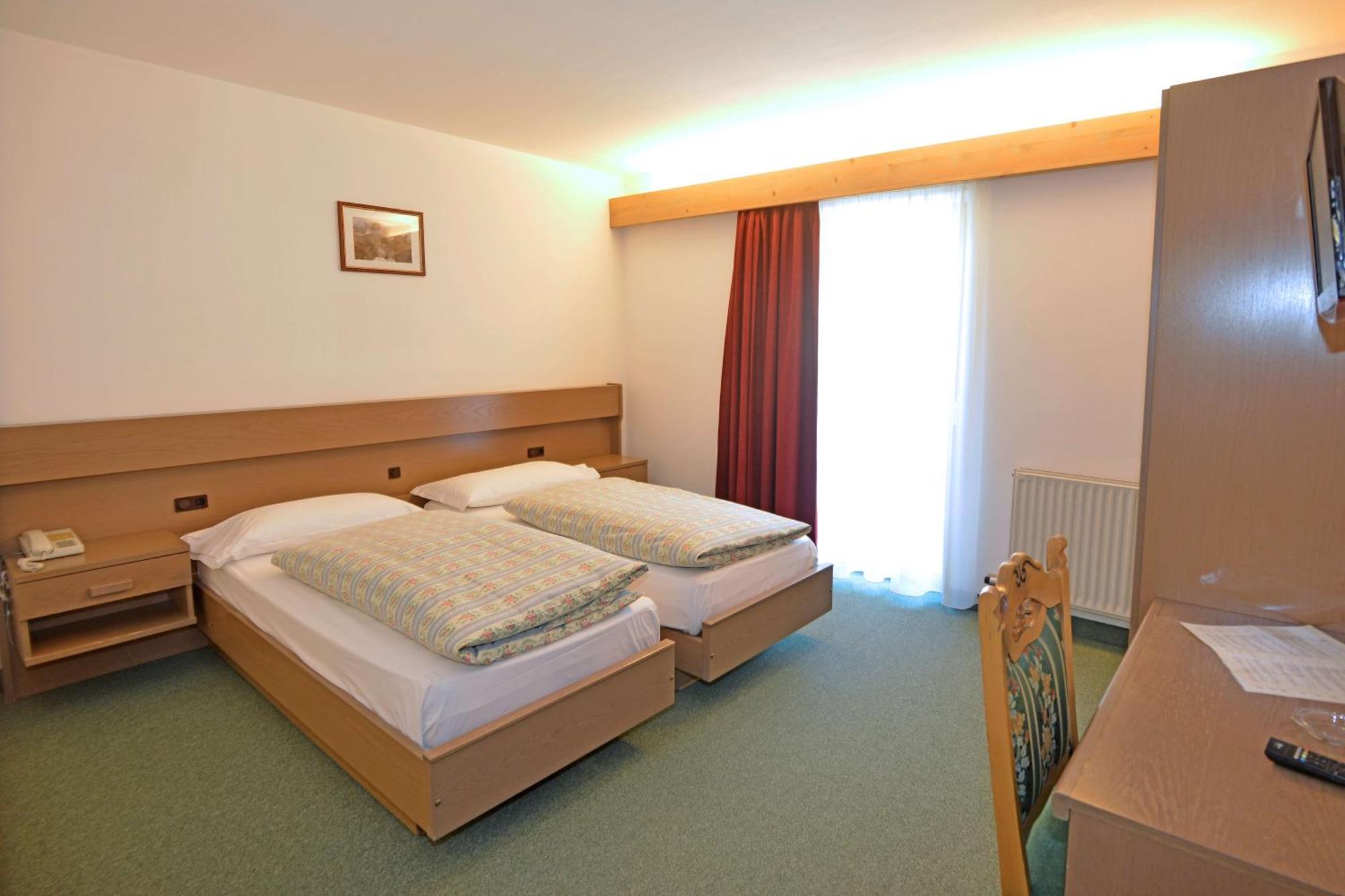 Wellness Hotel Dolomia Soraga Ngoại thất bức ảnh