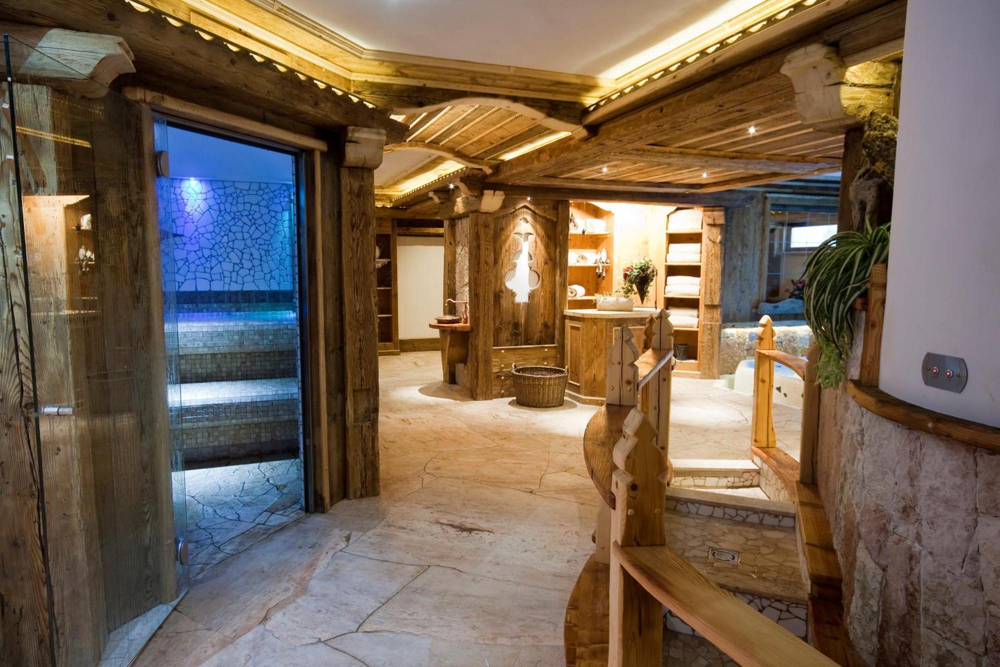 Wellness Hotel Dolomia Soraga Ngoại thất bức ảnh