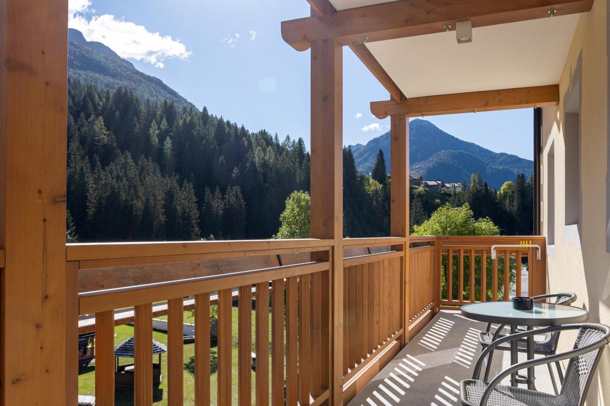 Wellness Hotel Dolomia Soraga Ngoại thất bức ảnh