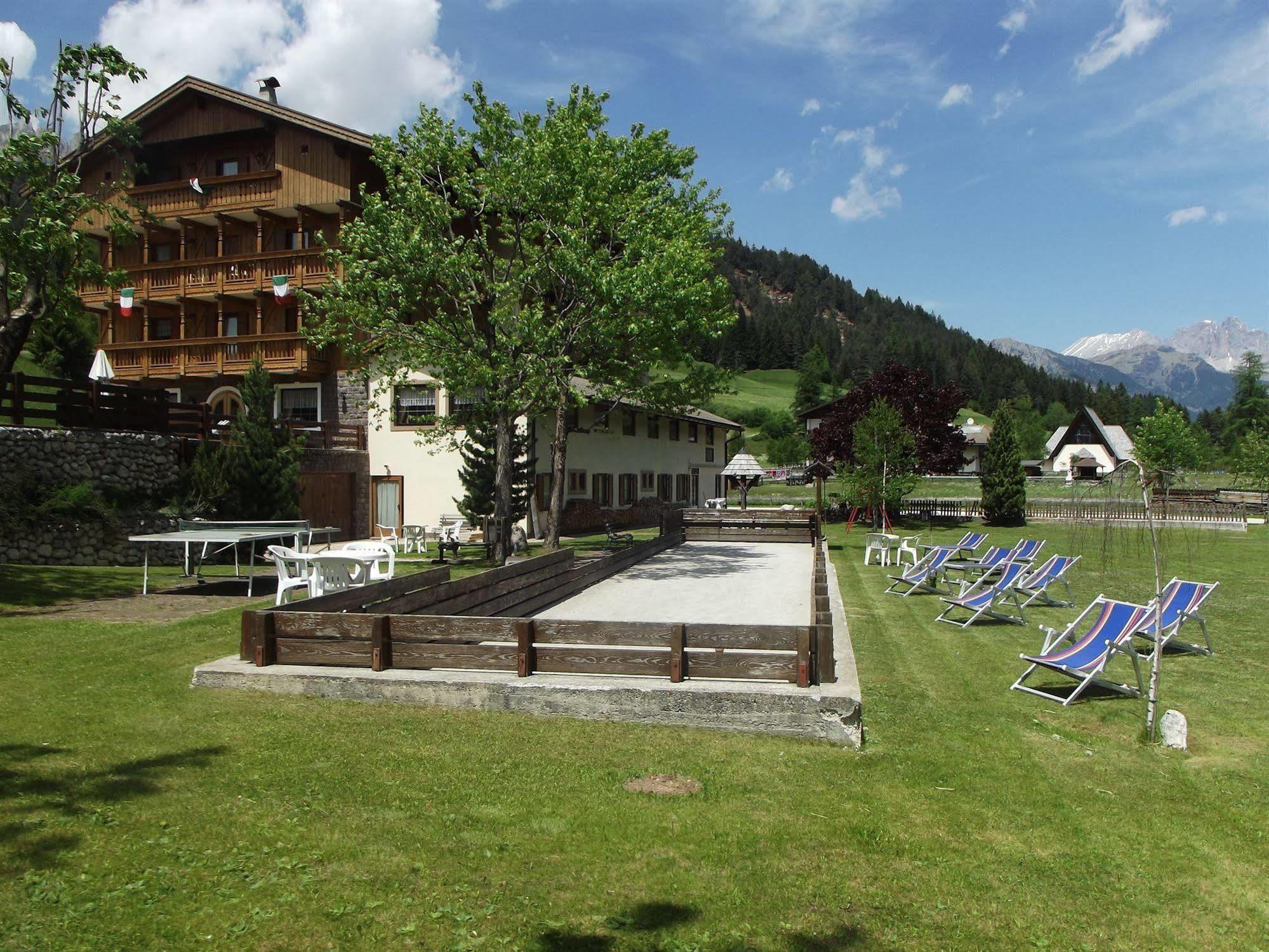 Wellness Hotel Dolomia Soraga Ngoại thất bức ảnh